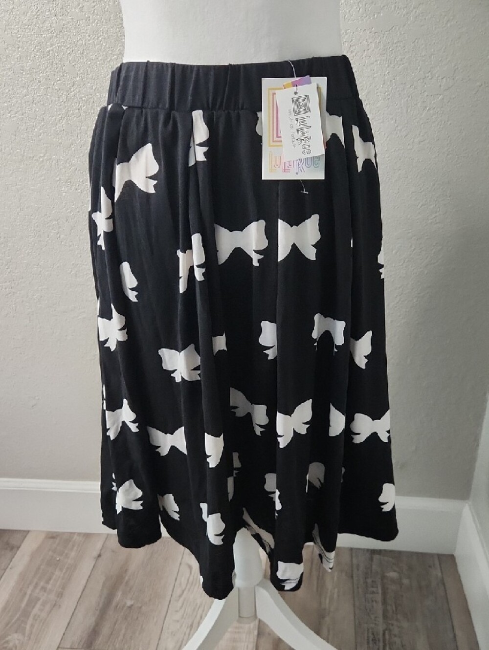 LuLaRoe Madison Black Midi Skirt with White Bow Print and Pockets! Coquette - Picture 5 of 5